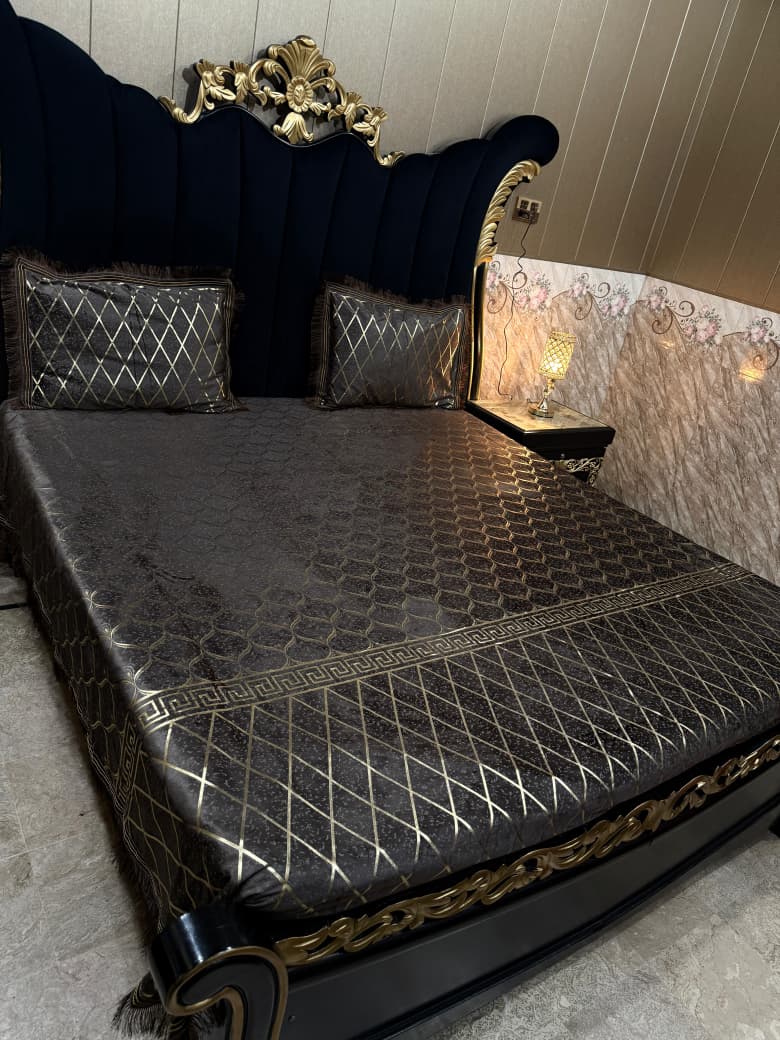 Soft texture velvet bedsheet by Al Ghani O Nisar in elegant design, showcasing smooth fabric and rich color.
