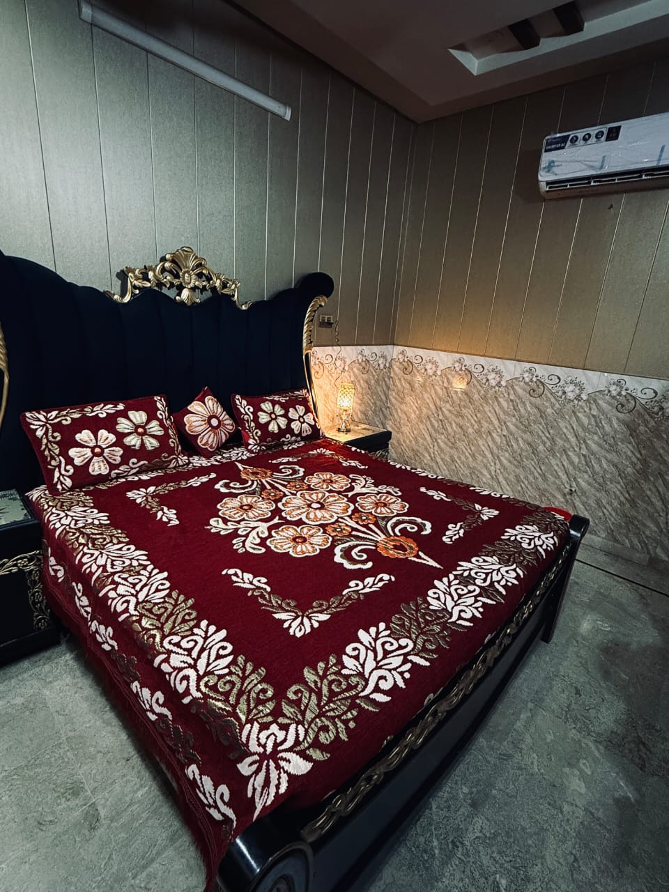 Al Ghani O Nisar Jovial Jacquard bedsheet with intricate floral pattern in vibrant colors on soft fabric.